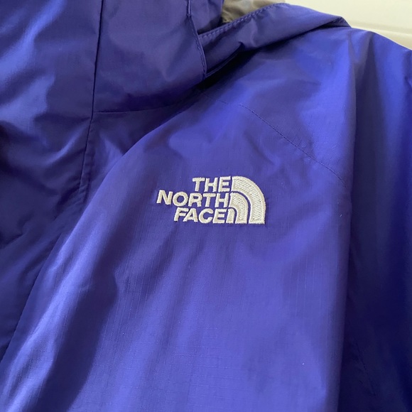 Northface Girls Rain Jacket - Picture 7 of 10
